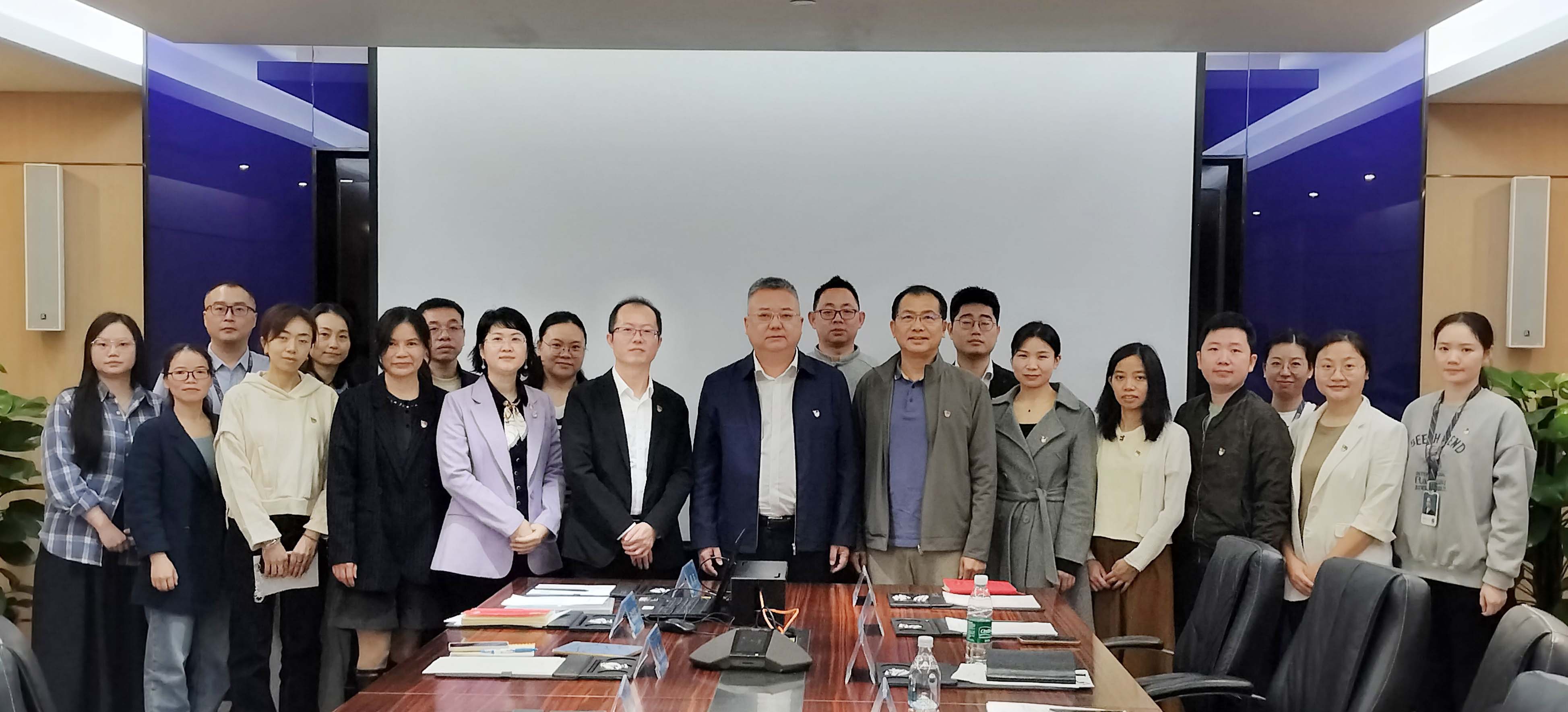 李程任深圳市jinnianhui今年会供应链股份有限公司党委书记，钟志华任党委副书记、纪委书记